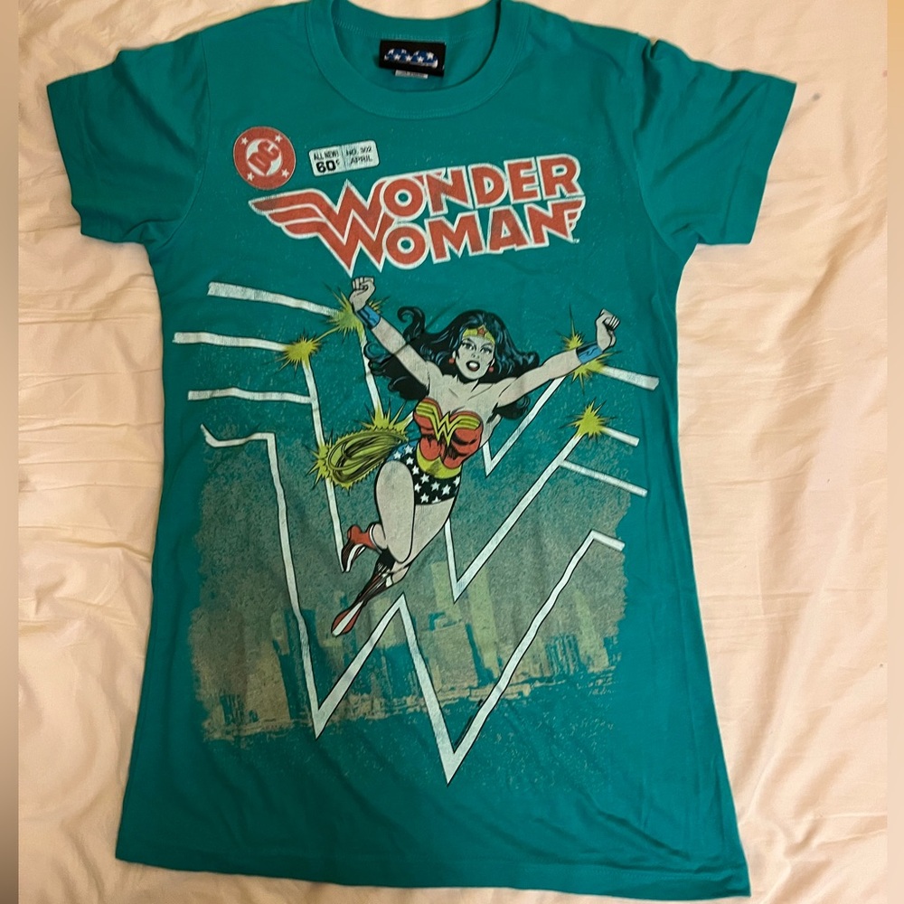 Wonder Woman Junk Food Graphic T-Shirt EUC